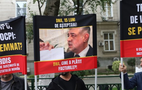 Păgubiții Nordis protestează în fața DNA