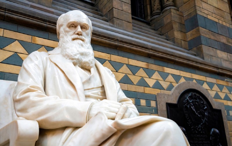 Cine a fost Charles Darwin