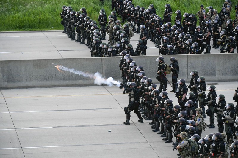 Trump consideră că autoritățile locale nu pot să țină protestatarii în frâu FOTO: EPA