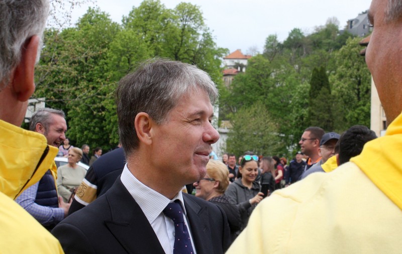 Piesa „Scripcarul de pe acoperiș” modificată în „Violonistul de pe acoperiș”, în orașul condus de primarul Gheorghe Scripcaru