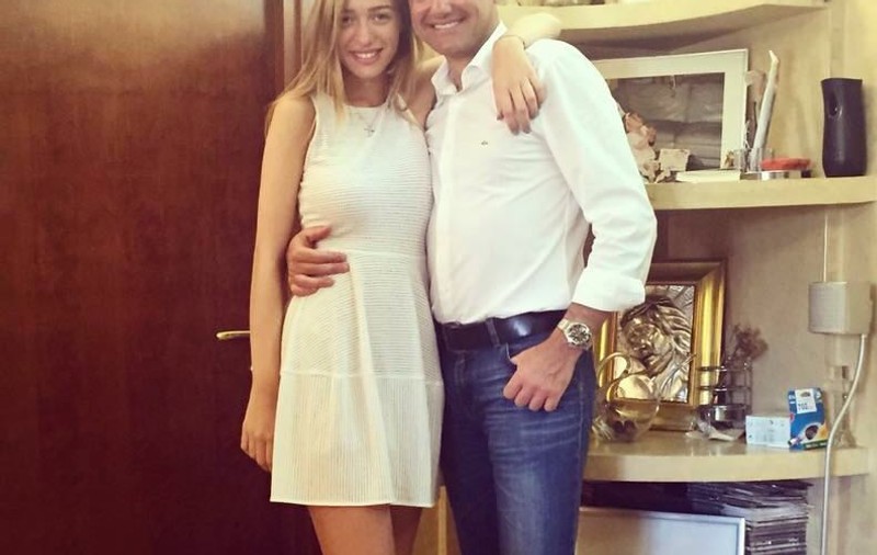 Festin în familie la malul mării! Boureanu mânâncă din palma soacrei!