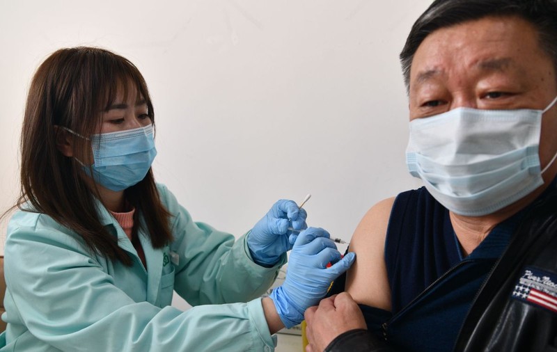 China va accelera vaccinarea anti-COVID a vârstnicilor pe fondul creșterii numărului de infectări