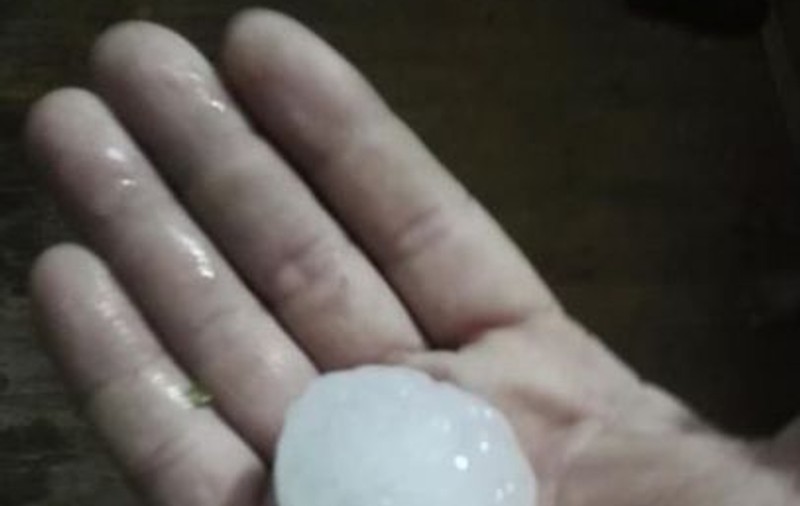 Fenomen extrem în Prahova: Furtună cu gheață cât mingea de tenis | FOTO