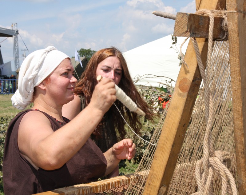 Bijuterii din dinți de nutrie la unicul festival celtic din Europa de Est | GALERIE FOTO