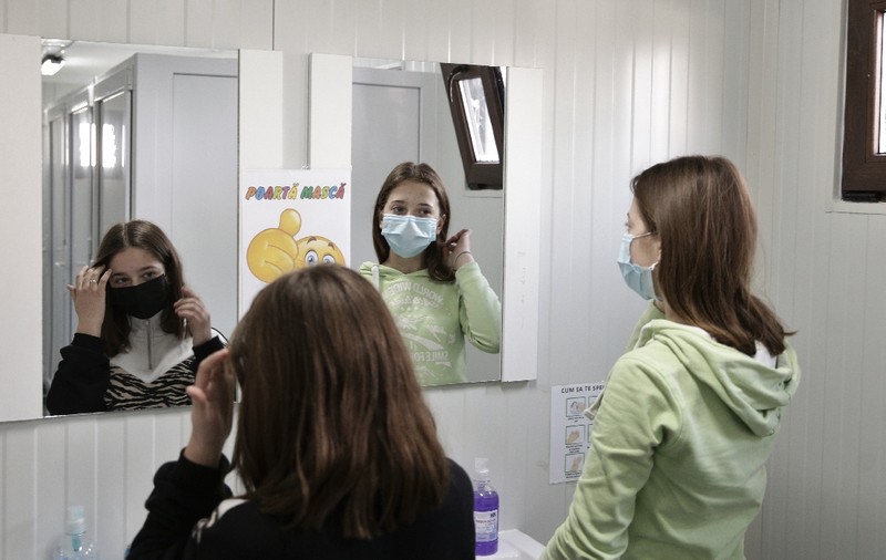 Cum au reacționat copiii când au scăpat de buda din curte. „O fetiță se învoia și petrecea timpul la toaleta din școală pentru că ăla era cel mai frumos loc pe care îl știa ea”