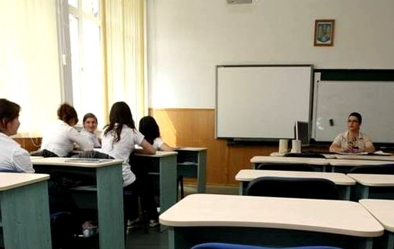 DEFINITIVAT 2018. Proba scrisă are loc astăzi. Peste 8.900 de candidaţi susțin examenul de definitivat