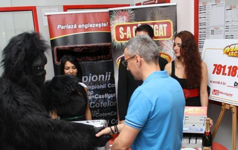 Află cum 1 leu şi 25 bani I-AU SCHIMBAT VIAŢA unui bucureştean şi i-au adus PESTE O SUTĂ DE MII DE EURO ÎN CONT