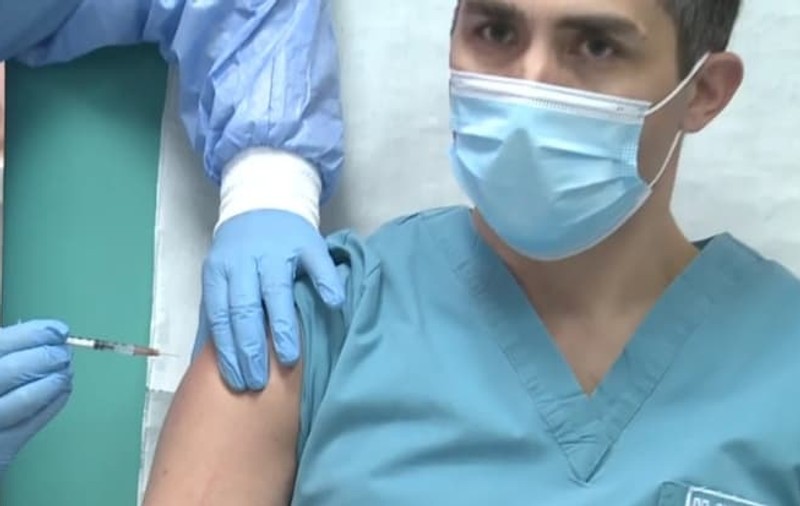 Valeriu Gheorghiță, coordonatorul campaniei naționale de vaccinare anti-COVID, a primit doza de rapel