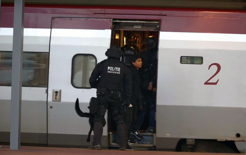 UPDATE | Alertă teroristă în Olanda! Poliţia a evacuat un tren