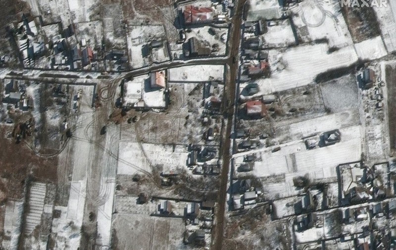 Convoiul militar rusesc care se îndrepta spre Kiev s-a dispersat și repoziționat parțial, arată imaginile din satelit. Cât de aproape e de capitală