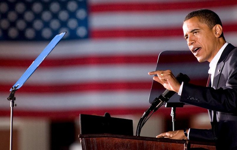 Obama ia pauză de la campanie pentru a-şi vizita bunica