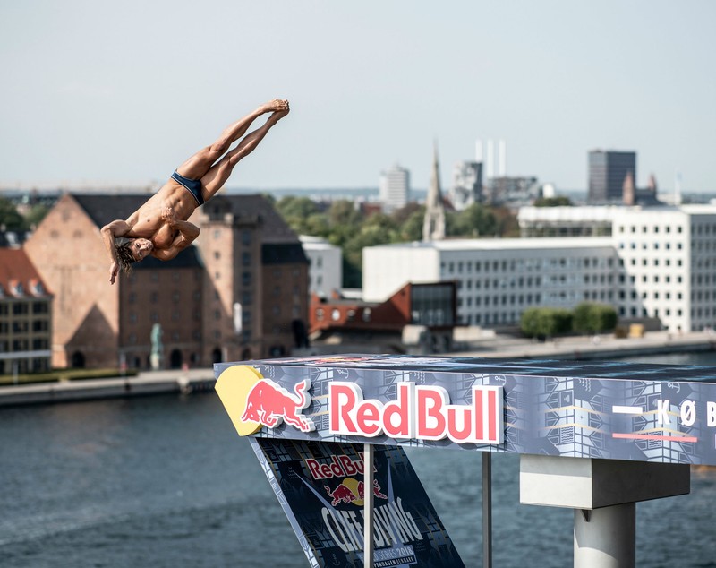 Constantin Popovici, primul român care va face un sezon complet în Red Bull Cliff Diving. S-a calificat și la Mondiale