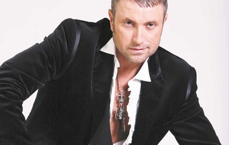 Bote şi-a dus manechinele la operetă