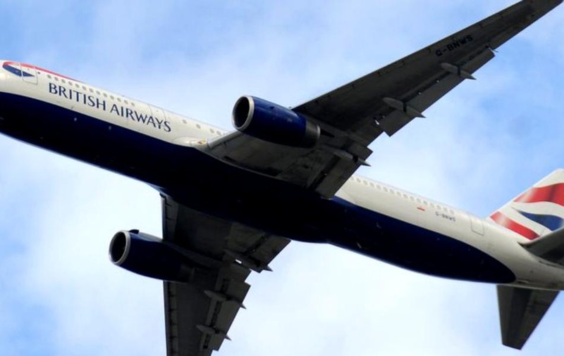 Un avion care zbura din Marea Britanie spre Ibiza s-a întors din drum din cauza unei probleme tehnice