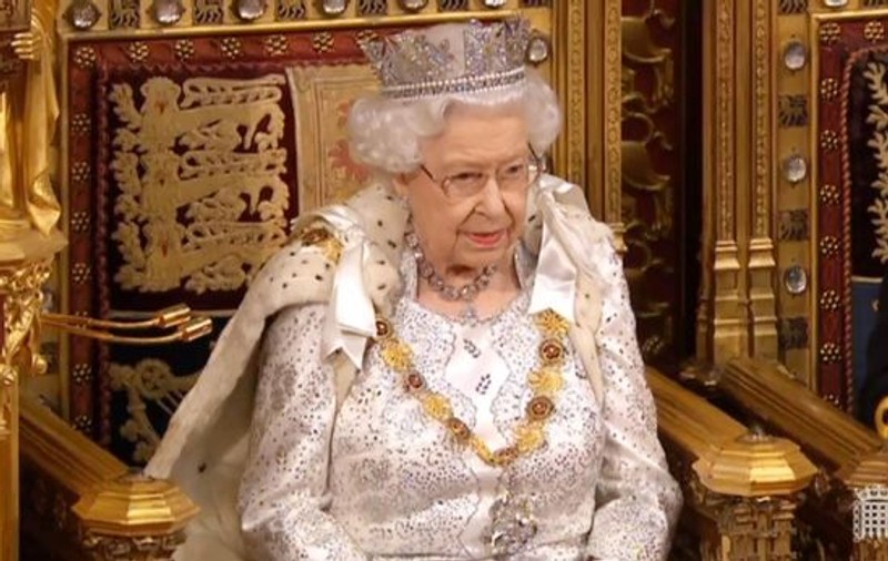 Regina Elisabeta a Angliei împlinește, azi, 94 de ani. De ce își sărbătorește ziua și în aprilie, și în iunie
