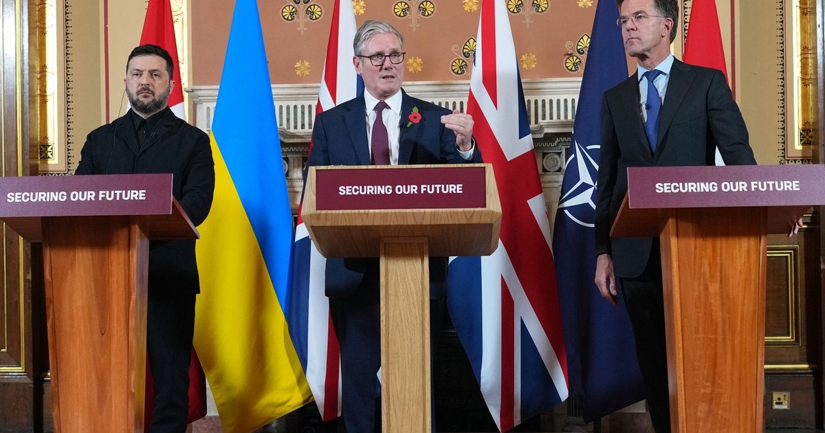 Volodimir Zelenski (stânga), conferință de presă cu Keir Starmer (centru) și Mark Rutte Foto: Profimedia