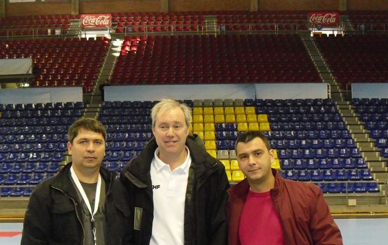 Ei sunt arbitrii români de handbal care au vizitat stadionul Nou Camp cu două zile înainte de ”El Clasico”!