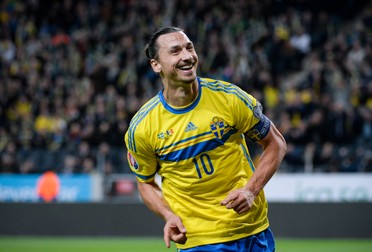 epa04975273 Sweden's Zlatan Ibrahimovic celebrates scoring the opening goal during the UEFA Euro 2016 group G qualifying soccer match between Sweden and Moldova at Friends Arena in Stockholm, Sweden, 12 October 2015. EPA/JANERIK HENRIKSSON **SWEDEN OUT**