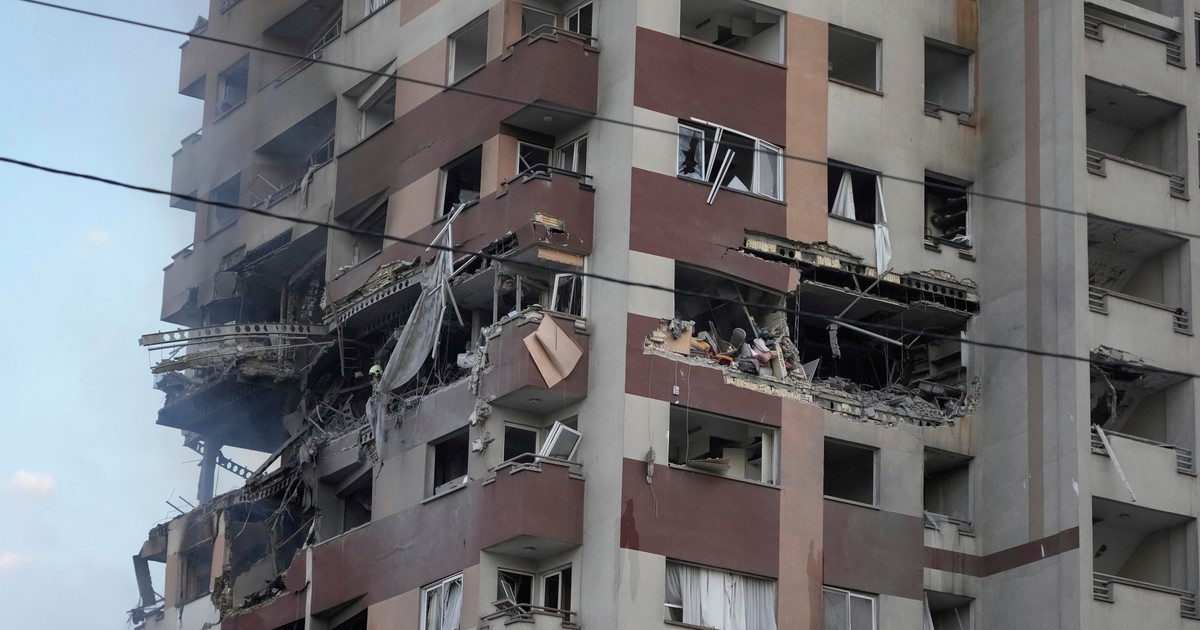 Un bloc din Iran este complet distrus de o rachetă israeliană