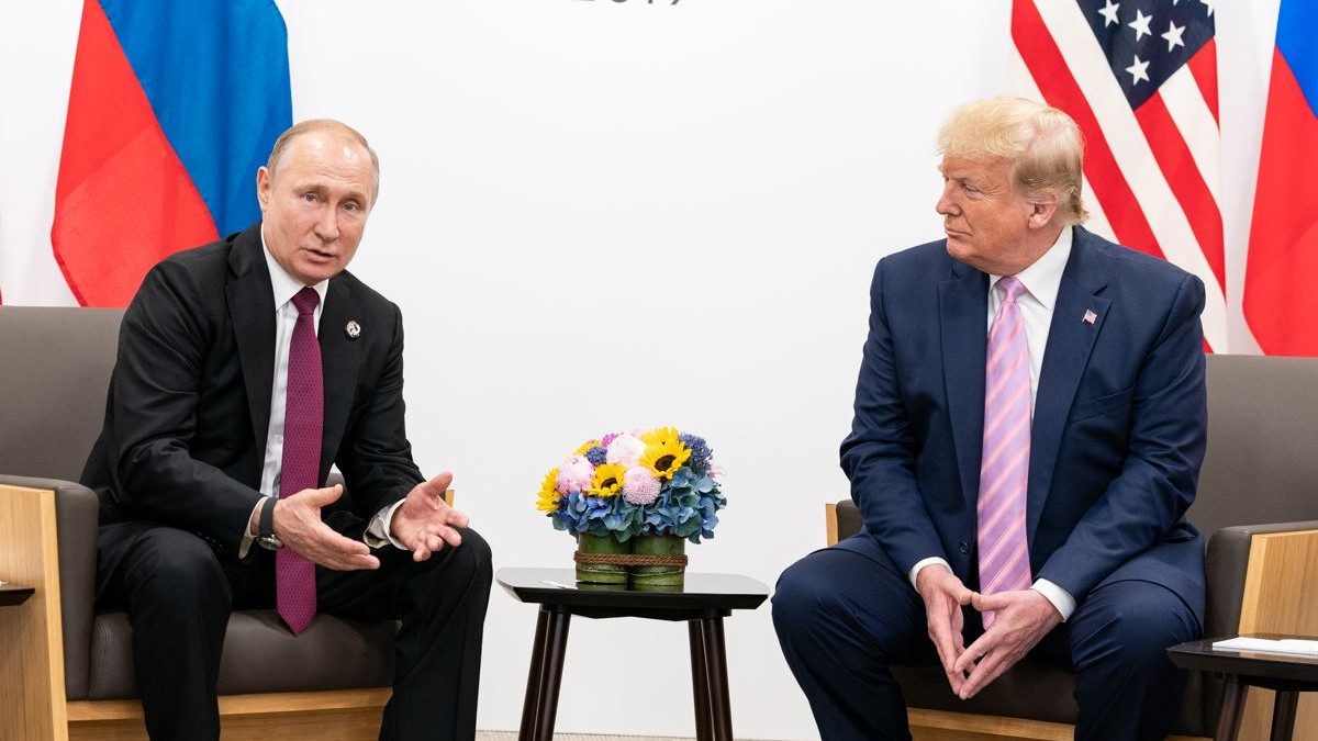 Vladimir Putin (stânga) și Donald Trump în cursul unei întrevederi în marja summitului G20 organizat la Osaka, Japonia, în iunie 2019 Foto: Profimedia
