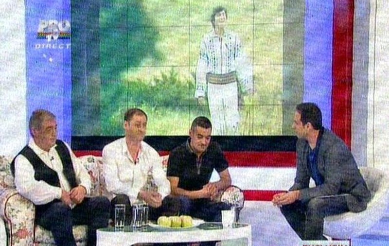 Scandalul în familia Ilenei Ciuculete continuă! Mugurel, fiul cântăreţei: "Un bărbat cu care a trăit mama m-a bătut, mi-a rupt spatele"