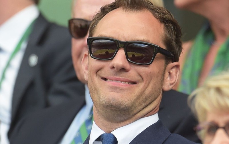 Jude Law NU este în culmea fericirii: va deveni tată deşi s-a despărţit deja de mama viitorului copil