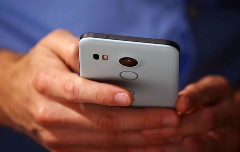 Asistentul virtual al unei bănci din România l-a numit „idiot” pe un client. Sursă foto: Getty Images