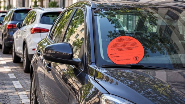 Amendă de până la 100000 de euro în Germania  ce înseamnă autocolantul roșu de pe mașină și când poate fi ridicată