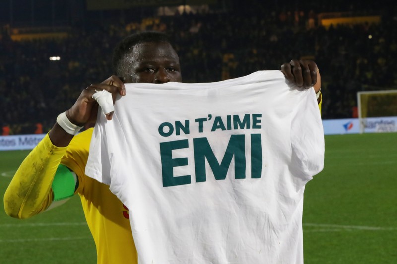 epa07332577 FC Nantes shirt tribute for Argentinian soccer player Emiliano Sala, who went missing on 21 January 2019 after a light aicraft he was travelling in from Nantes to Cardiff disapeared over the English Channel, ahead of the French League 1 soccer match between Nantes and Saint Etienne at the La Beaujoire stadium in Nantes, France, 30 January 2019. EPA-EFE/EDWARD BOONE