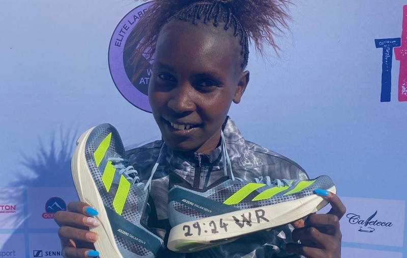 Agnes Ngetich a doborât două recorduri mondiale într-o singură zi!
