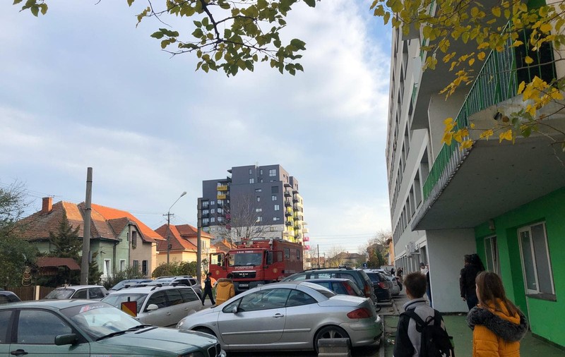 Ce spun locatarii blocului din Timișoara, unde au murit doi copii și mama unuia dintre ei: "Am avut amețeli, dar nu știam de la ce. Nu ne-a anunțat nimeni că a fost deratizare"