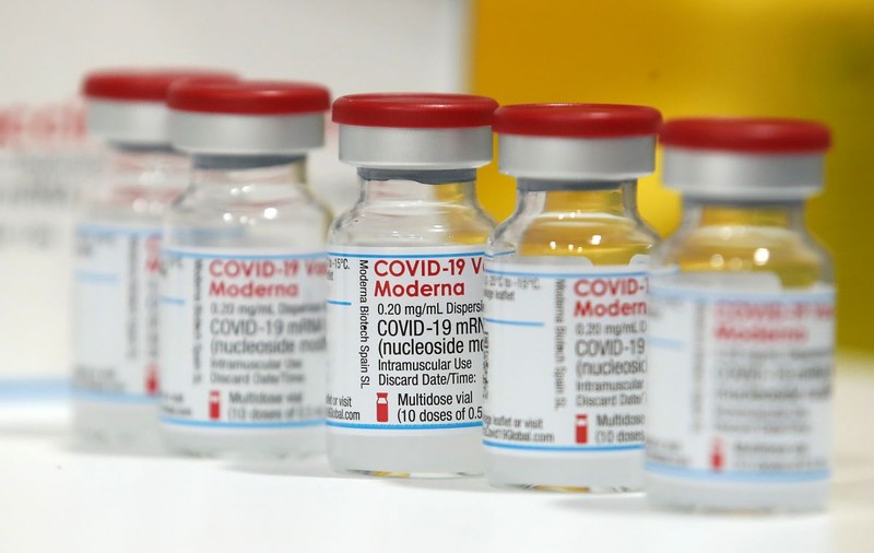 Moderna a anunțat că vor dura luni până când va fi produs un vaccin și pentru varianta Omicron