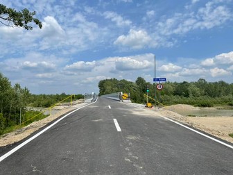 Podul are o singură bandă