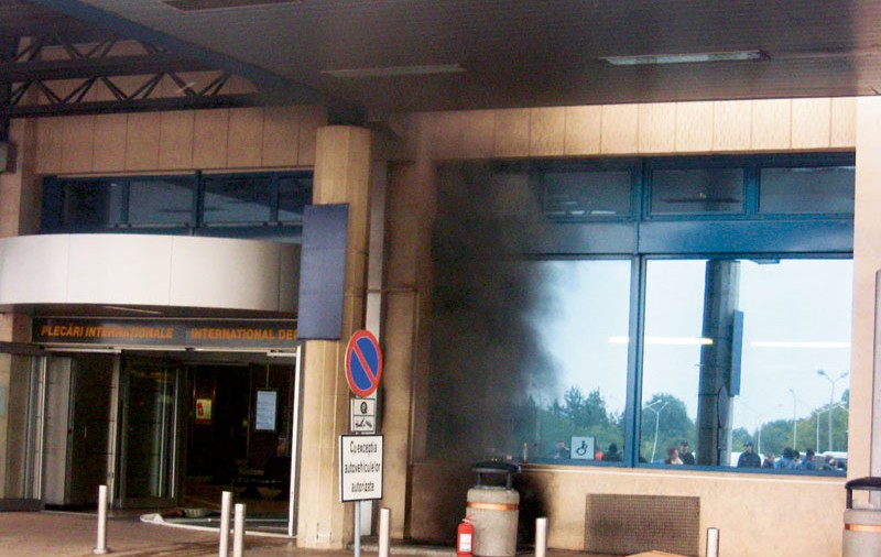 Foc la Aeroportul Henri Coandă