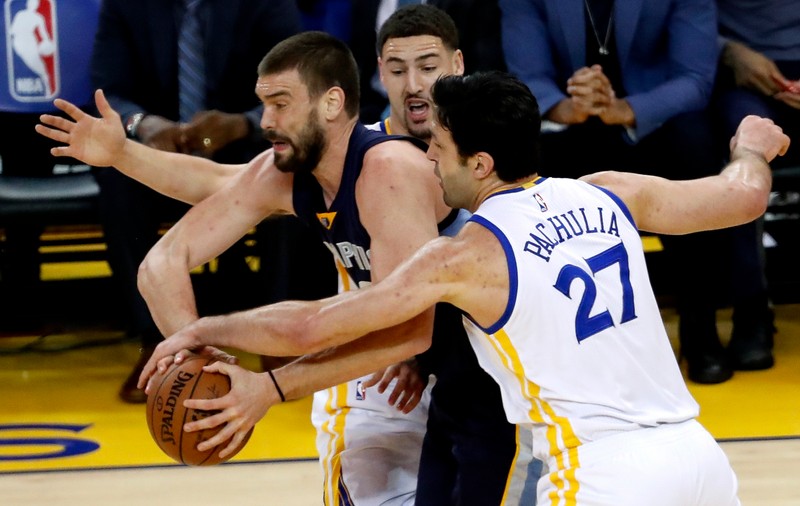 Amintirile lui Marc Gasol despre România. ”Unde e capacul de WC? Unde e capacul de WC”. Povești de la Ploiești. Întâlnirea celui mai bine plătit jucător european din NBA cu idolul său. Ibericul e la Cluj-Napoca