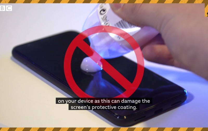 Cum se curăţă corect telefonul mobil. Explicaţiile unui specialist în microbiologie din Londra