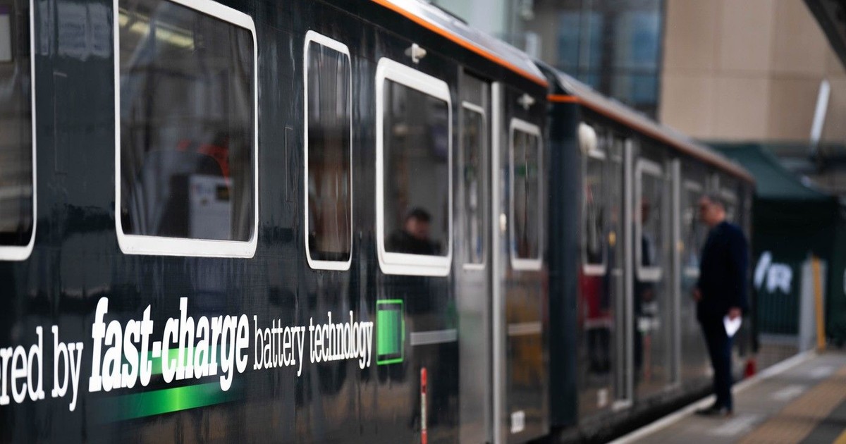 Tren cu baterii, operat de GWR.