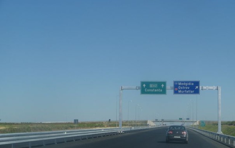 Se circulă în condiții de ceață pe Autostrada Soarelui. Ce li se recomandă șoferilor