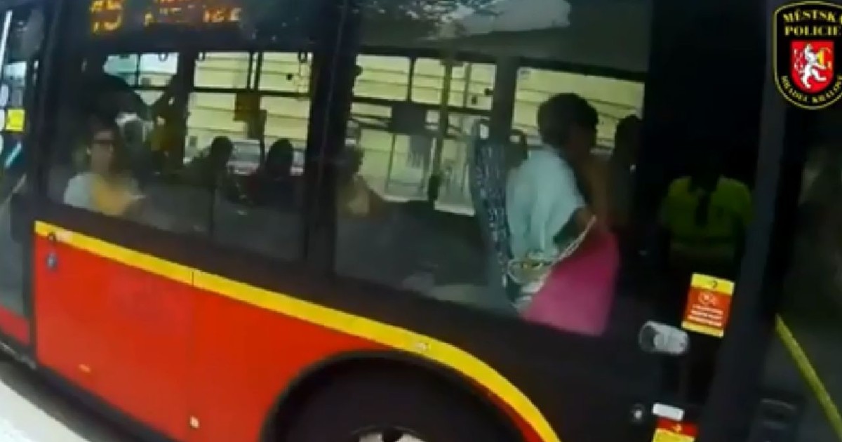 Autobuzul în care a fost găsit băiețelul