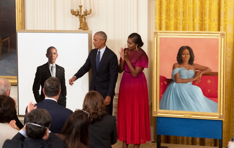 Barack și Michelle Obama și-au dezvelit potretele oficiale de la Casa Albă, la peste cinci ani de la încheierea mandatului prezidențial