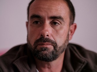 Sorin, un român stabilit de 17 ani în Spania, în apartamentul în care stă cu chirie în Palos de la Frontera