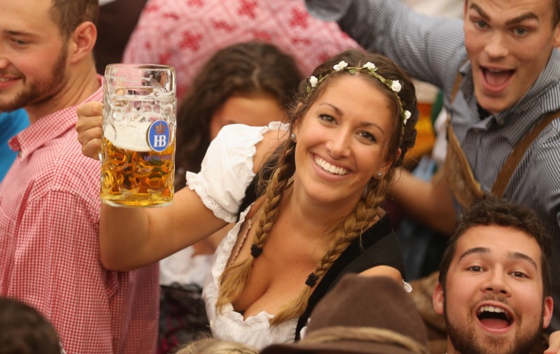 Prețuri record la Oktoberfest 2026: un litru de apă costă mai mult decât cea mai ieftină bere