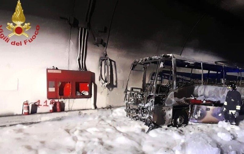 Un șofer este eroul Italiei: a salvat 25 de copii dintr-un autobuz cuprins de flăcări