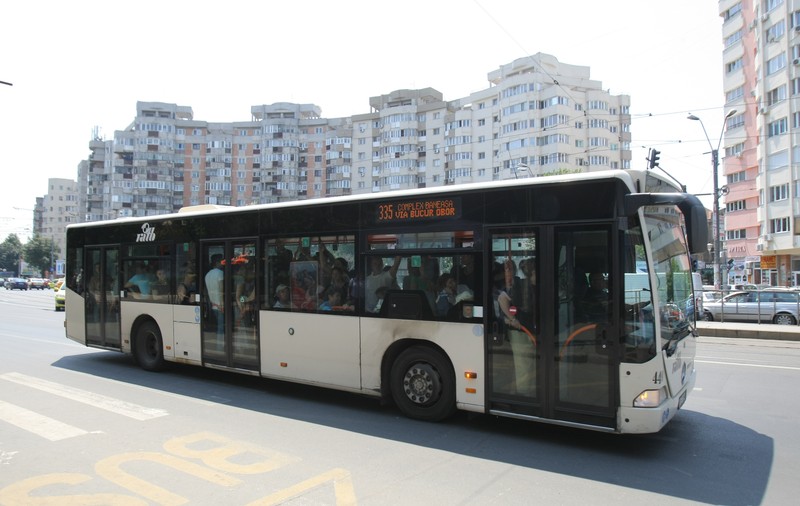 Transportul în comun din București a fost redus cu 25% din cauza coronavirusului. Cum se alocă autobuzele, tramvaiele și troleibuzele pe linii