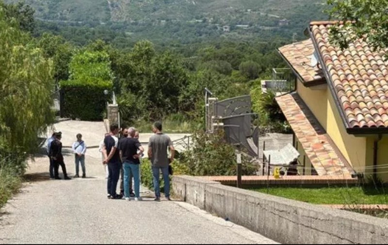 Un italian s-a trezit cu 3 hoți în casă, așa că a scos pușca și a tras. Apoi a ascuns cadavrul unuia dintre ei