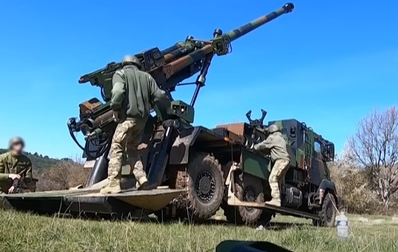 1.700 de soldați ucraineni din aceeași brigadă au dezertat, 50 în Franța, unde fuseseră trimiși să se antreneze. Unul dintre comandanți a făcut infarct