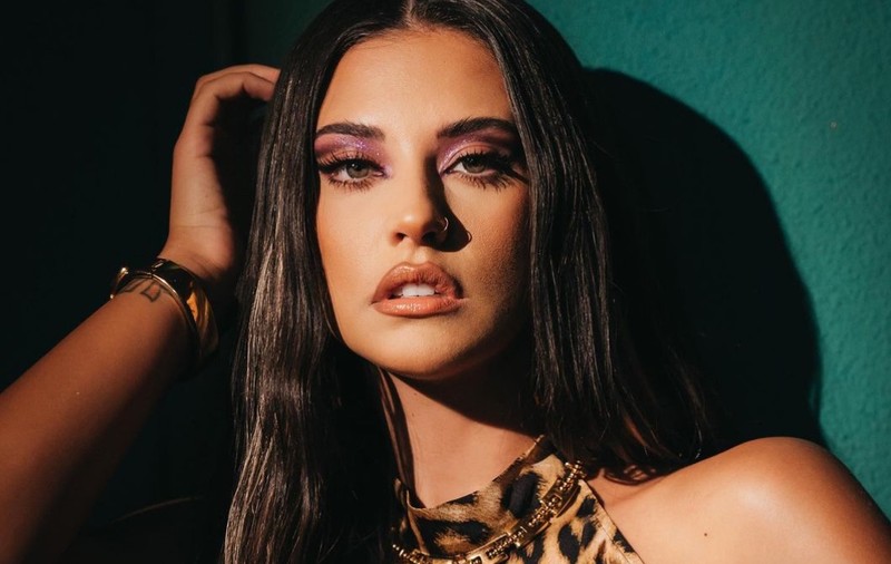 Antonia, atingeri senzuale cu altă femeie în cel mai nou videoclip. În ce ipostază apare iubita lui Alex Velea