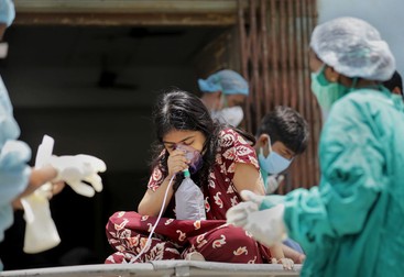Spitalele din India fac față cu greu valului de bolnavi FOTO: EPA