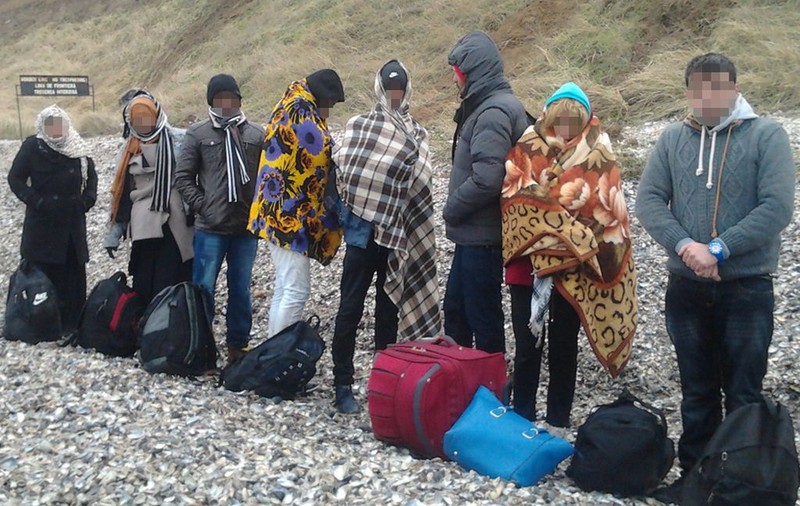 Doi polițiști belgieni au fost reținuți, din greșeală, în Franța pentru transport ilegal de imigranți