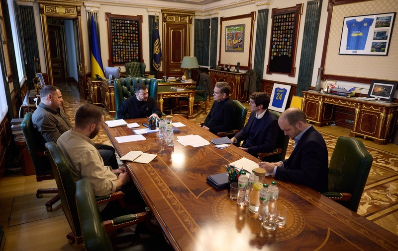 Lachlan Murdoch, șeful Fox Corporation, s-a întâlnit cu Zelenski, la Kiev. De ce spune Ucraina că acesta este „un semnal foarte important"